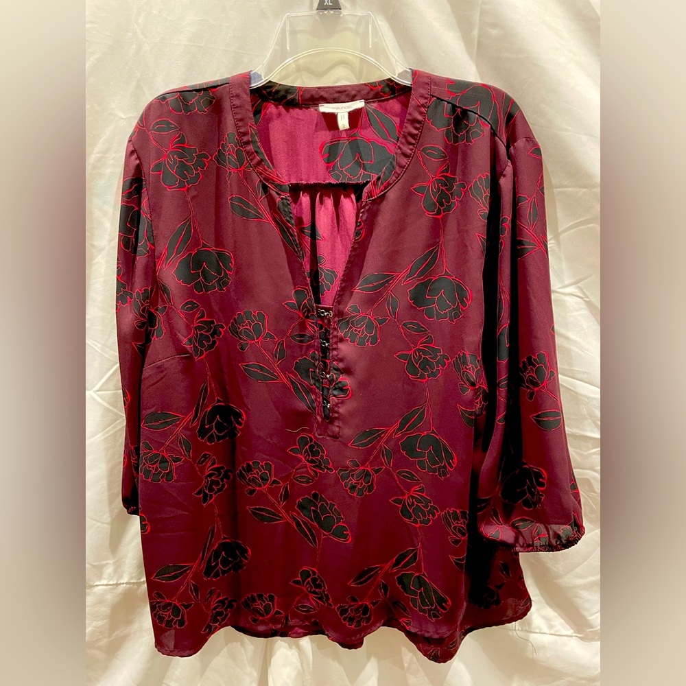 Blouse with 3/4 Sleeves.